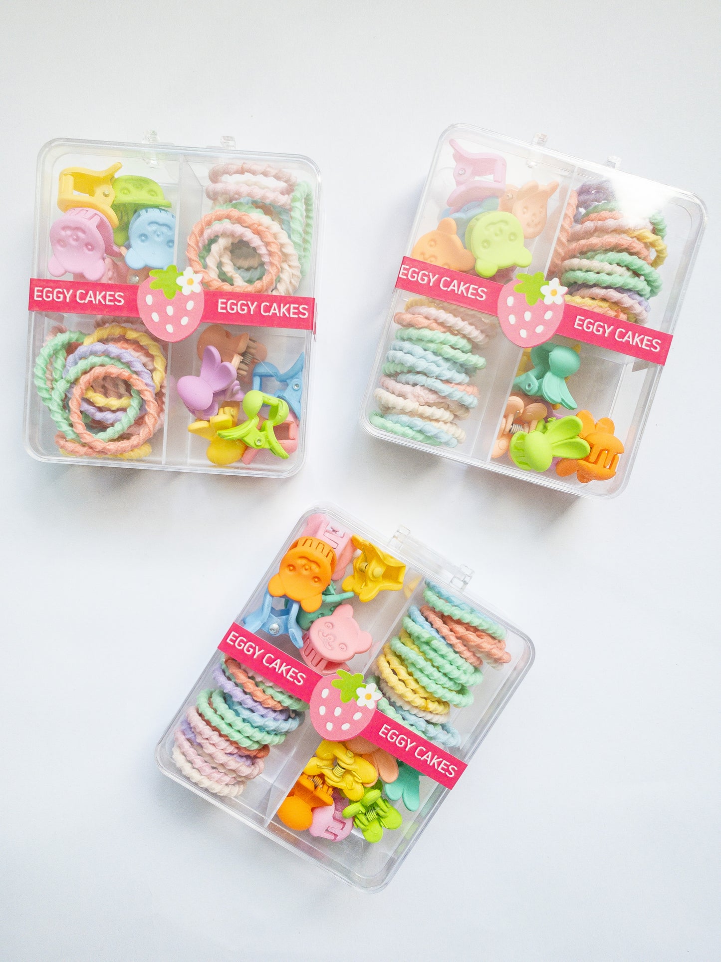 This mini hair claw set is the one you need! A boxed set with a mix of mini bunny hair claws and a mix of mini bear hair claws along with small hair ties. The hair ties are super soft, no tug and thin, perfect for those cute pigtails or braids. Clip the hair claws throughout to make that fun style.