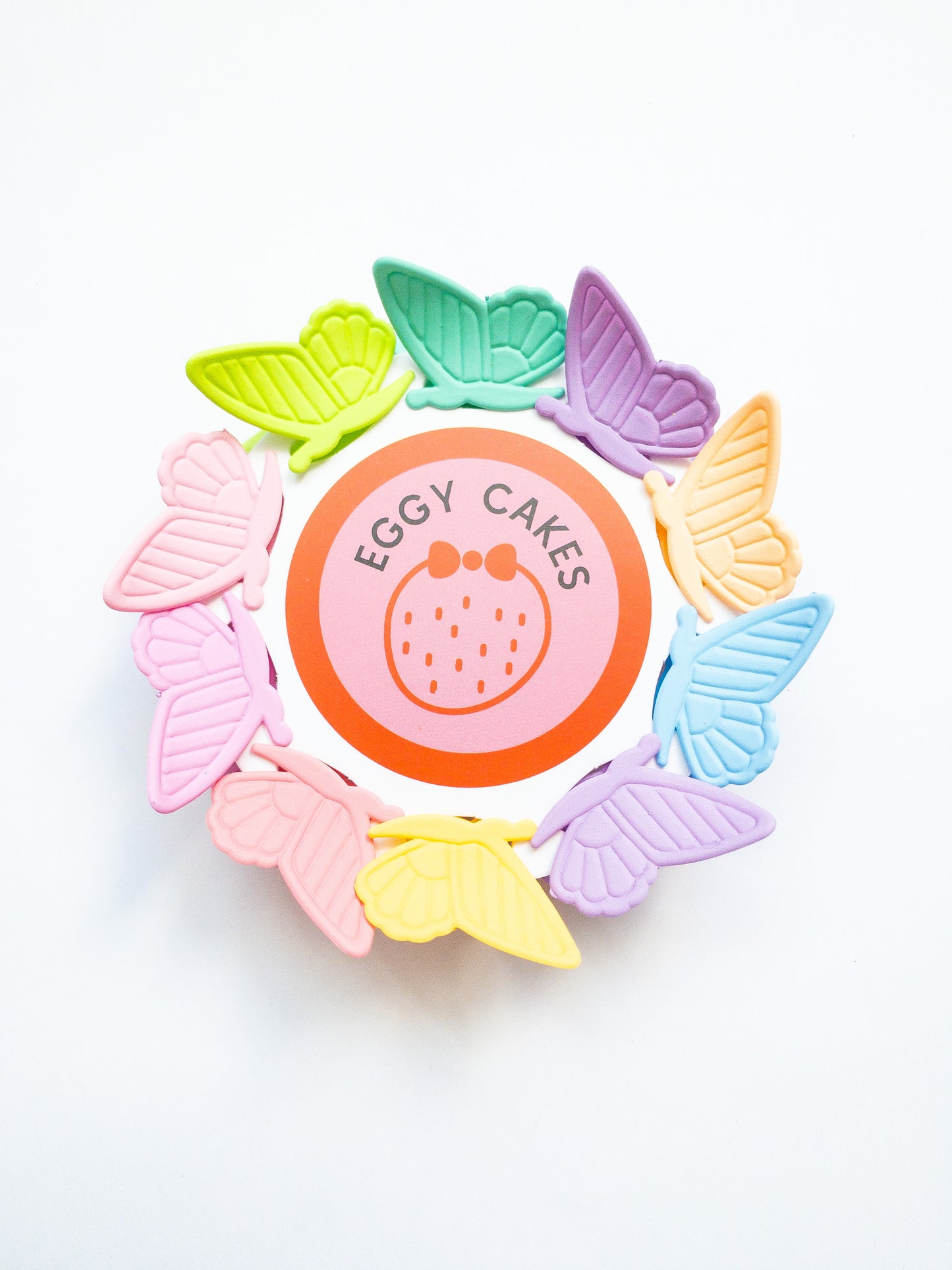 90s revival! Those butterfly claw clips you remember so well in yummy candy colors. This set comes with 10 pieces in a fun color mix of fluttering butterflies.