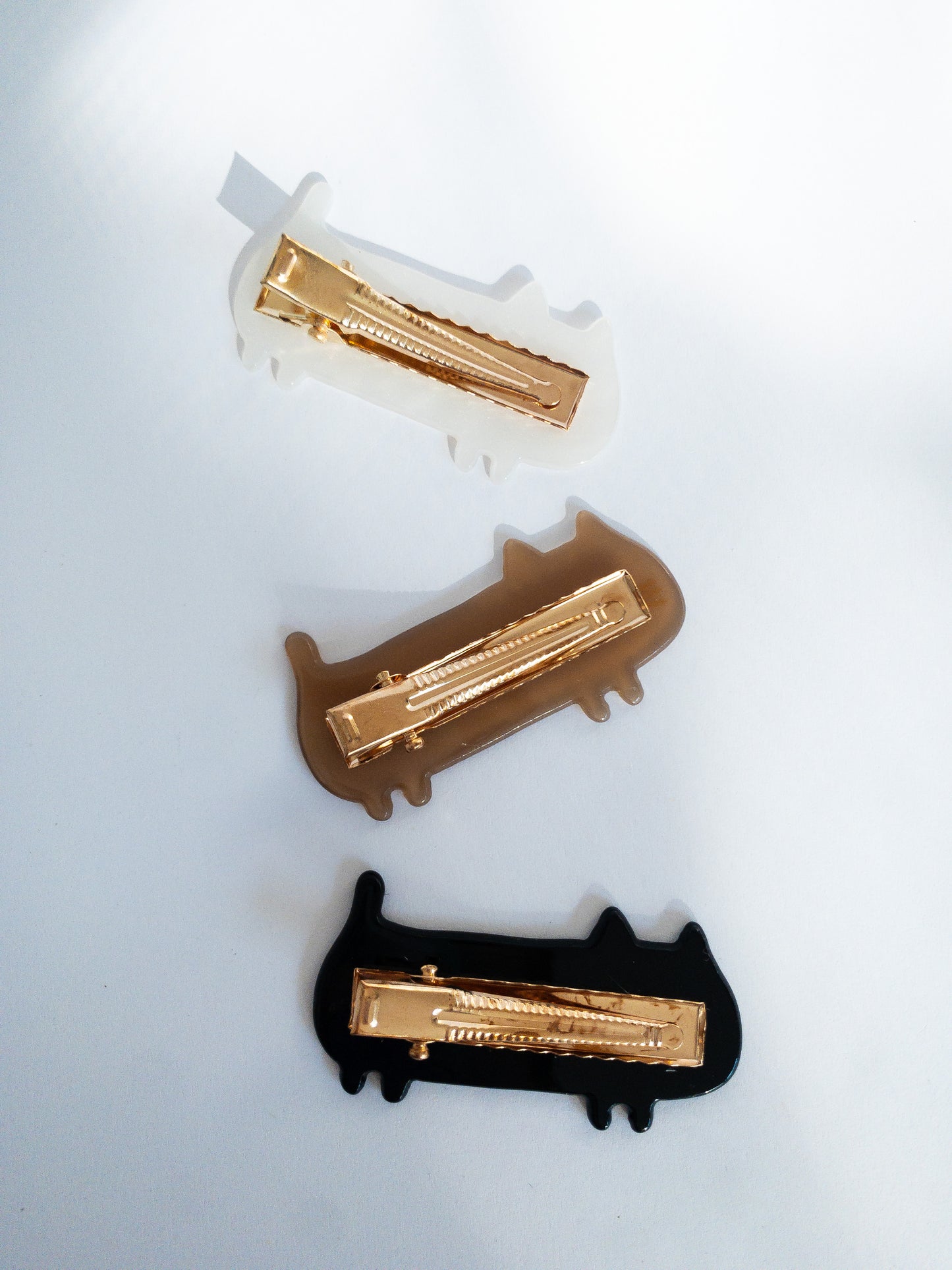 Do not fear, the meow crew is here! Long, slinky, happy cat hair clips in light brown, midnight black and shimmery, swirly white.