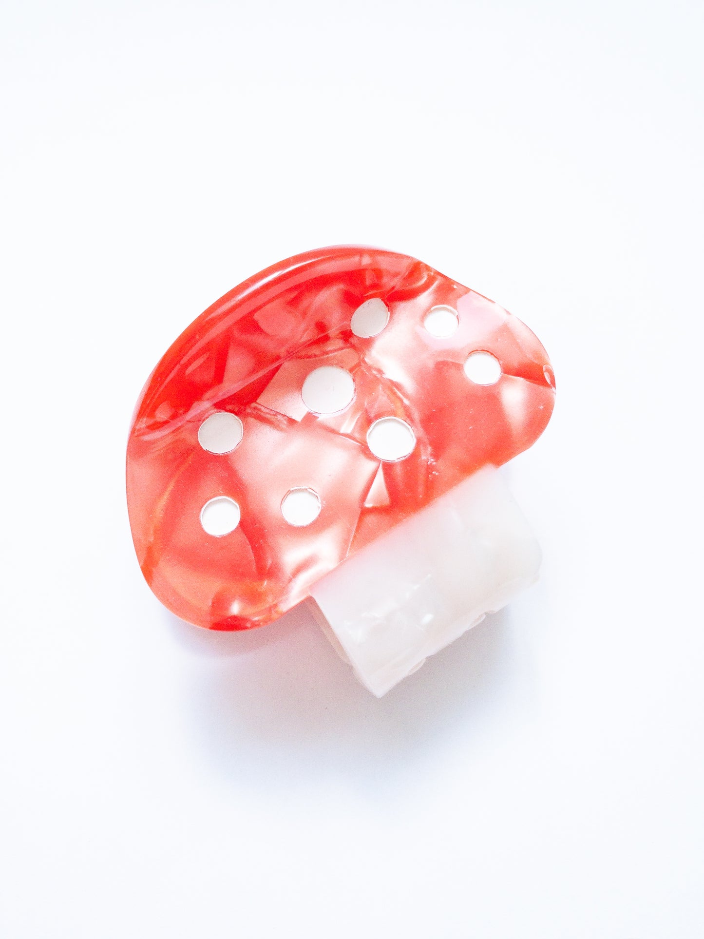 Gorgeous acetate mushroom hair claw clip! These claw clips are a medium size, great for half up hairstyles. Grab one in a pretty, speckled light orange or red.