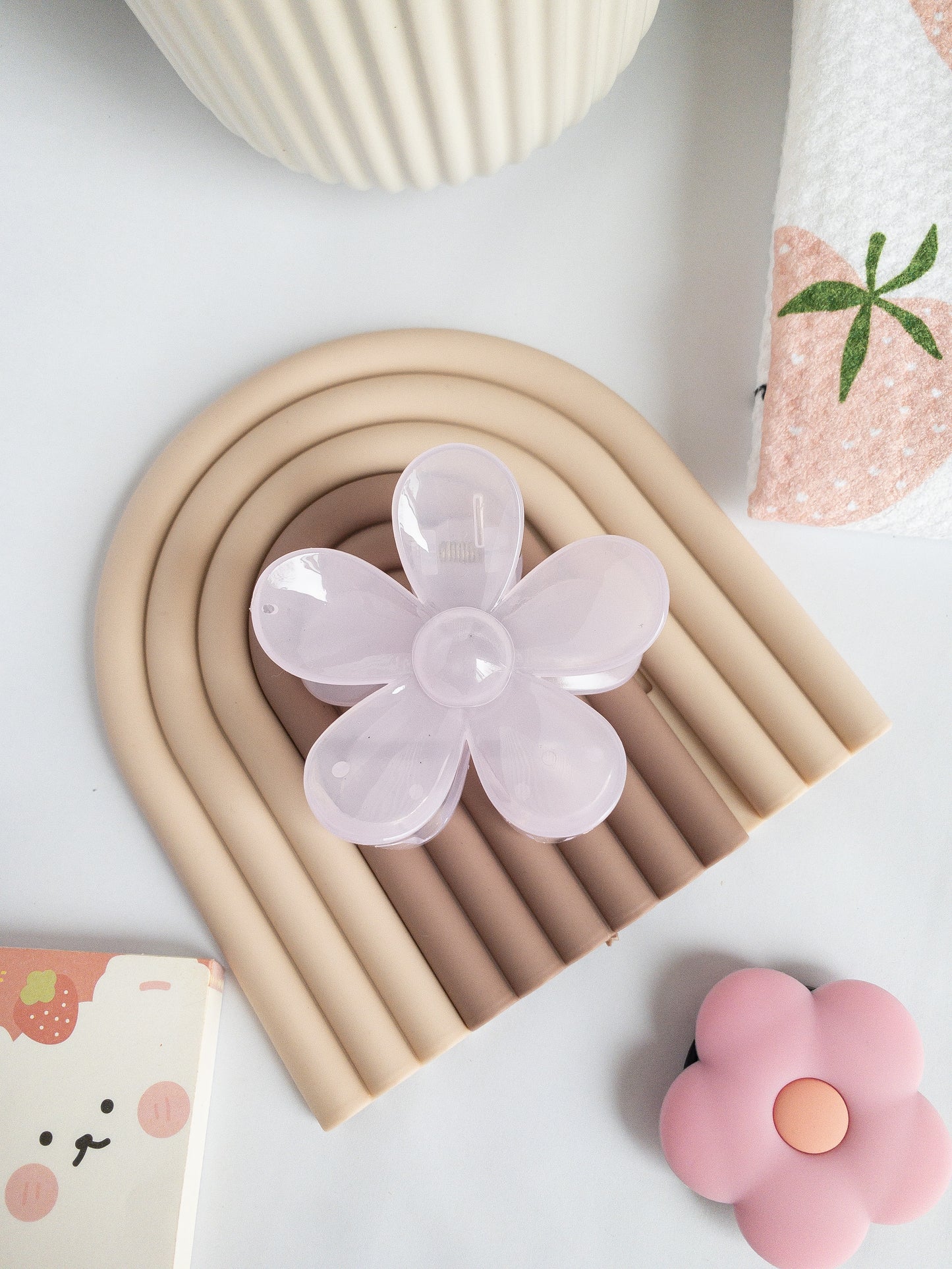 The prettiest yogurt jelly, ethereal flower hair claw! This hair claw is a medium size, great for half up styles or an updo. A beautifully subtle semi-translucent shade of macaron purple to primp up your hair.