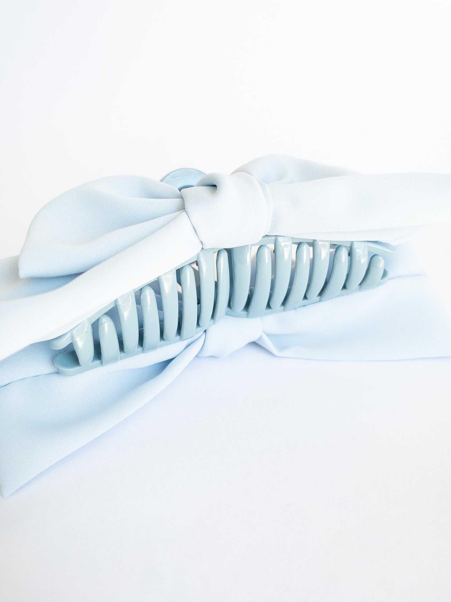 Put a bow on you, you're a gift! This jumbo bow hair claw in a soft sky blue is for those girly days. When you want to frame your face with little wispy bangs and secure it with a pretty bow.