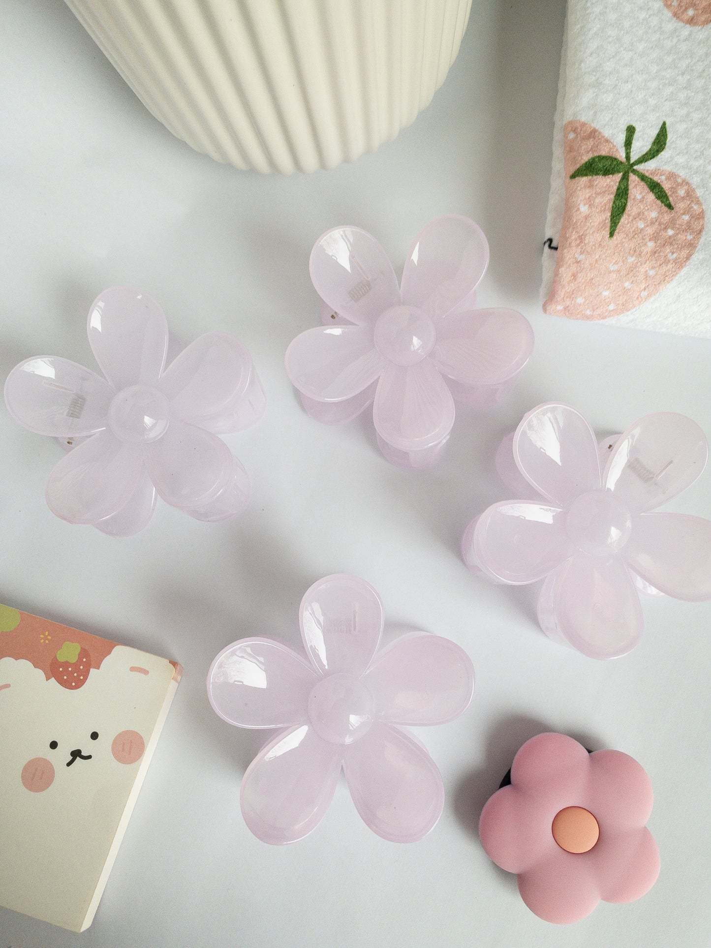 The prettiest yogurt jelly, ethereal flower hair claw! This hair claw is a medium size, great for half up styles or an updo. A beautifully subtle semi-translucent shade of macaron purple to primp up your hair.