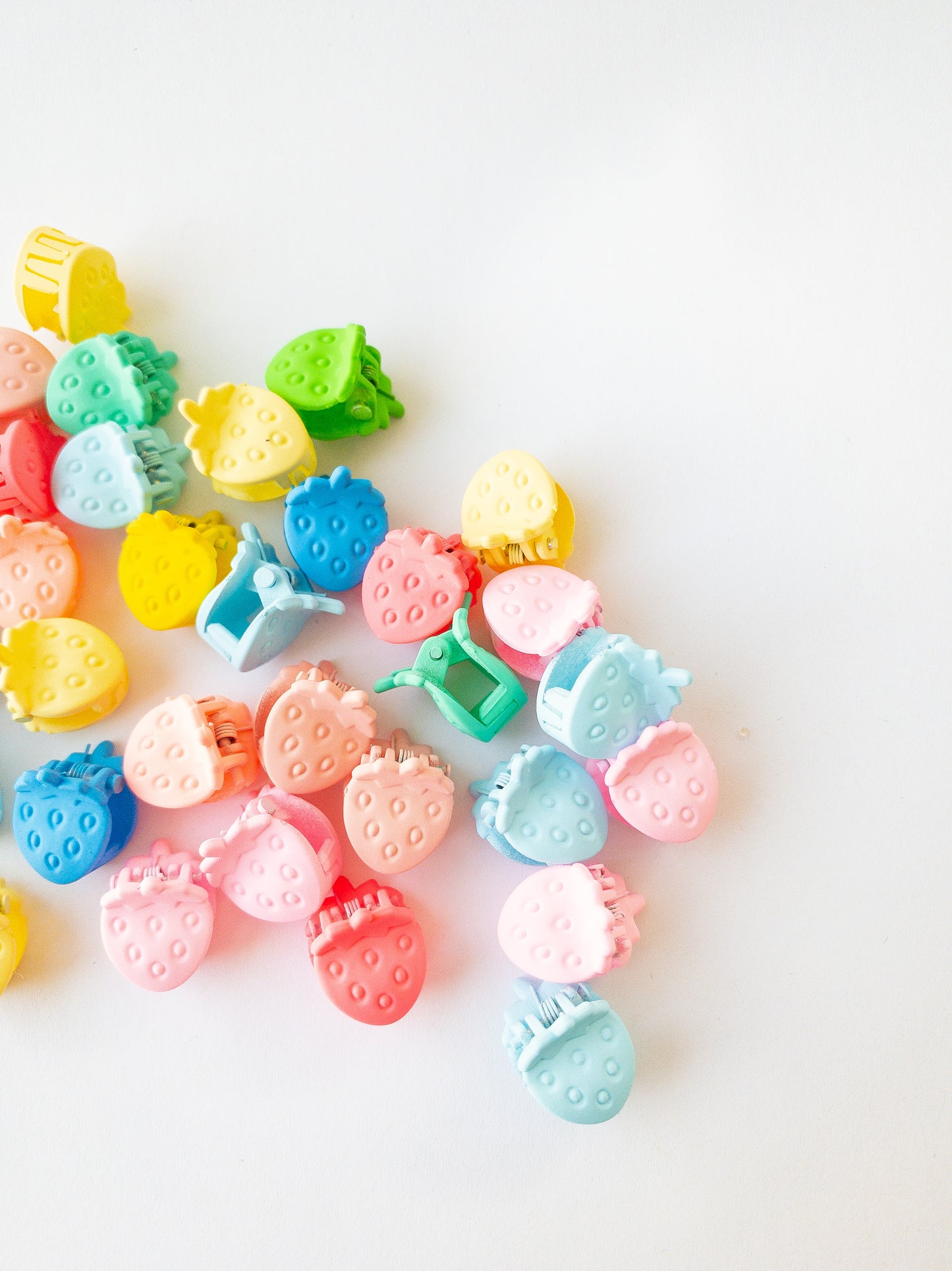 Nothing represents Eggy Cakes better than our signature mini strawberry hair clips! These adorable mini strawberries clipped through your hair look like a colorful strawberry patch and bring that extra bit of sweetness to any style. 36 sweet and dainty pieces in a variety of colors in our very own Eggy Cakes box, a perfect place to store them. Each hair clip is only half an inch in length. Have some fun with these in your own creative, fruity way. These really are a must have!