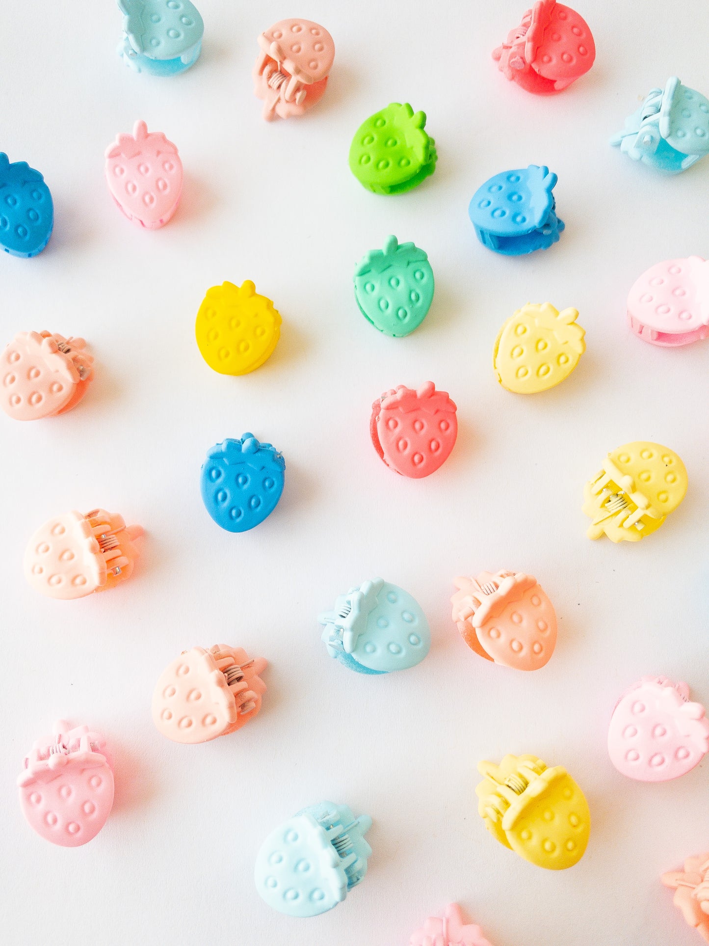 Nothing represents Eggy Cakes better than our signature mini strawberry hair clips! These adorable mini strawberries clipped through your hair look like a colorful strawberry patch and bring that extra bit of sweetness to any style. 36 sweet and dainty pieces in a variety of colors in our very own Eggy Cakes box, a perfect place to store them. Each hair clip is only half an inch in length. Have some fun with these in your own creative, fruity way. These really are a must have!