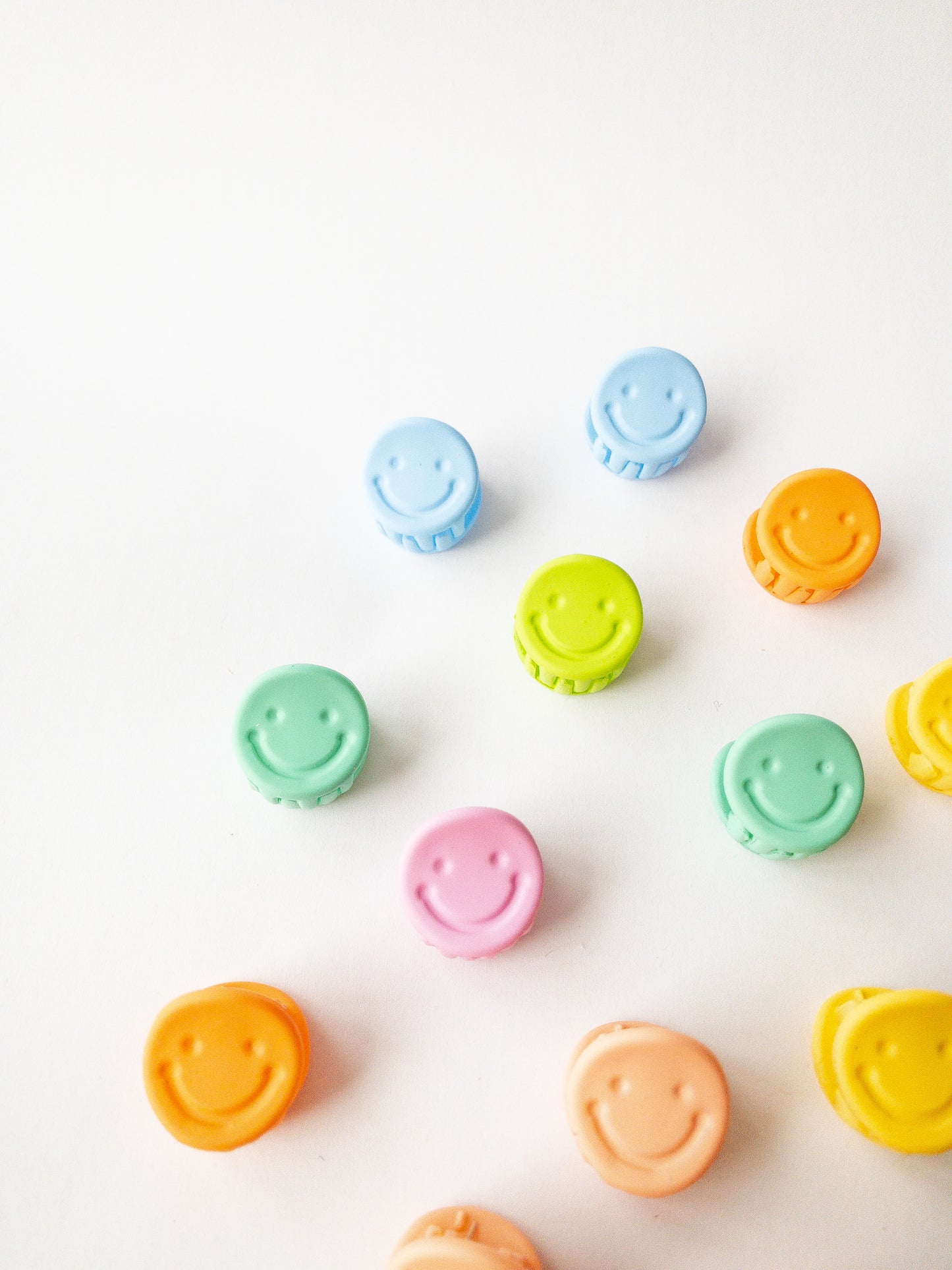 A 10-pack assortment of happy little smiley face hair claws. These are not mini sized but a little bigger at .75" in length. They're strong and stay in place and come in a variety of pretty frosted colors.