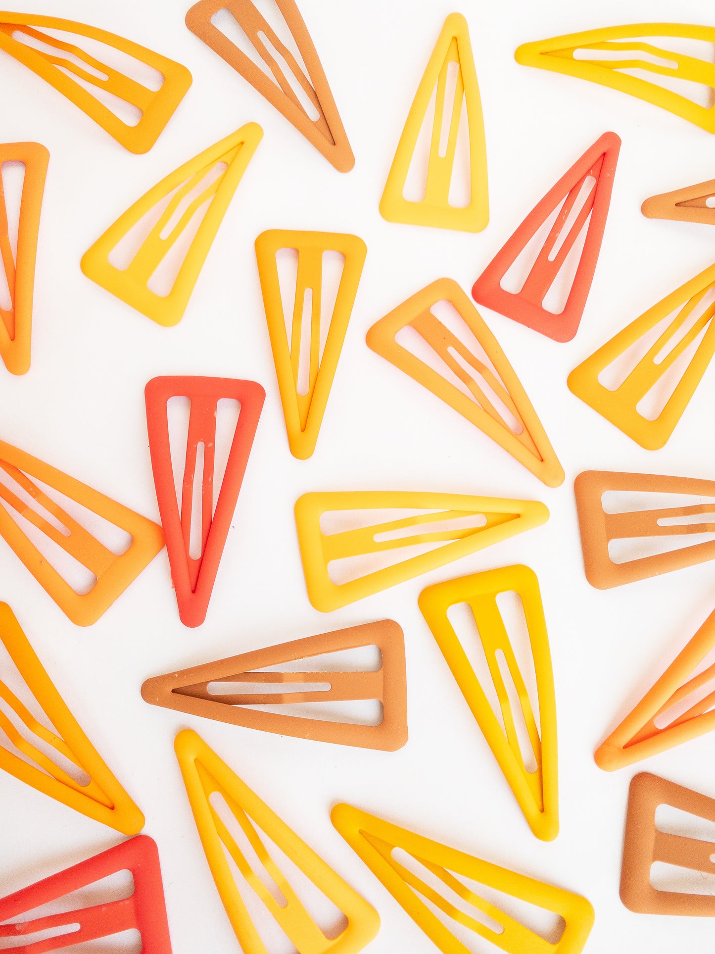 These large triangle snap clips are a fan favorite! With an ombre color palette fading from darker to lighter shades, you can mix them up and wear them together or choose your favorite of the day. Larger than your usual snap clip, these are sure to make a statement and hold your hair firm.
