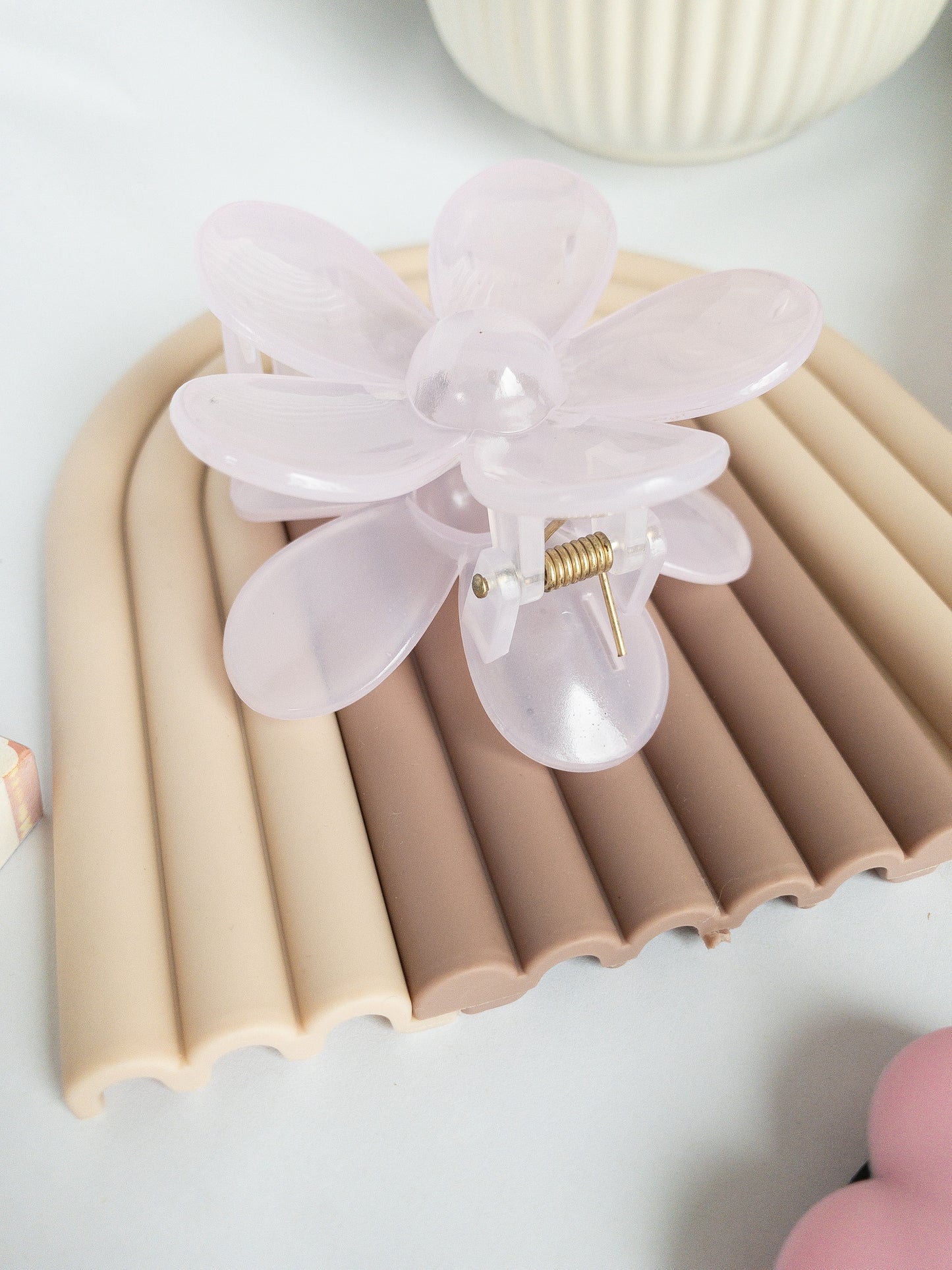 The prettiest yogurt jelly, ethereal flower hair claw! This hair claw is a medium size, great for half up styles or an updo. A beautifully subtle semi-translucent shade of macaron purple to primp up your hair.