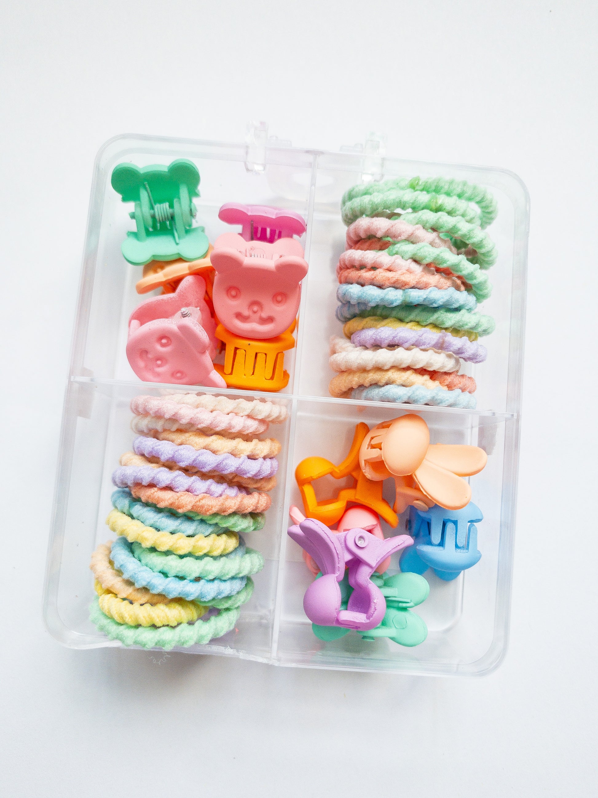 This mini hair claw set is the one you need! A boxed set with a mix of mini bunny hair claws and a mix of mini bear hair claws along with small hair ties. The hair ties are super soft, no tug and thin, perfect for those cute pigtails or braids. Clip the hair claws throughout to make that fun style.