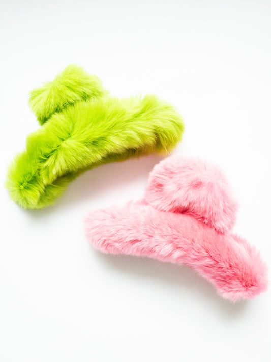 Ultra soft faux rabbit fur hair claw in luxuriously bright and joyful colors. Radiant green or pink, furry and fun, this large claw clip is your go-to this winter.