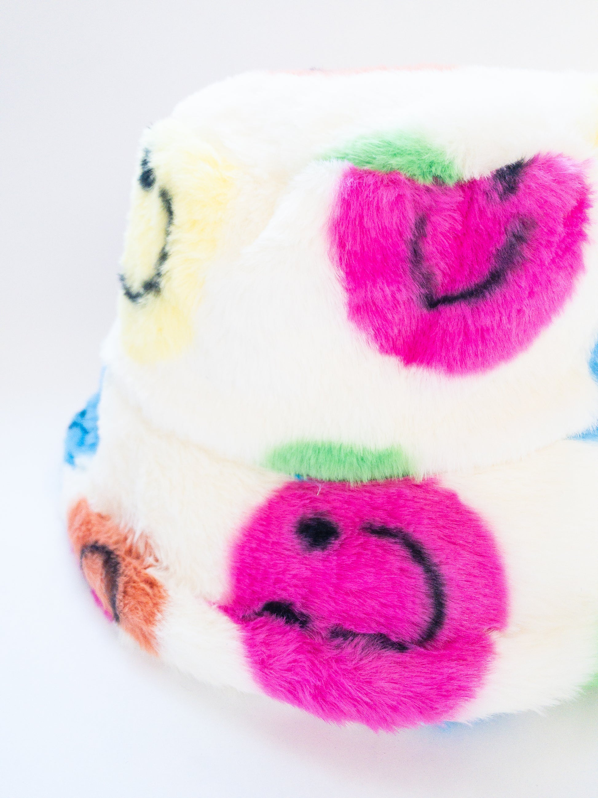 The most fun bucket hat for this season! Bright and happy smiley faces in fun colors throughout and oh so soft. Fully lined and adjustable ties on the inside for a customized fit.
