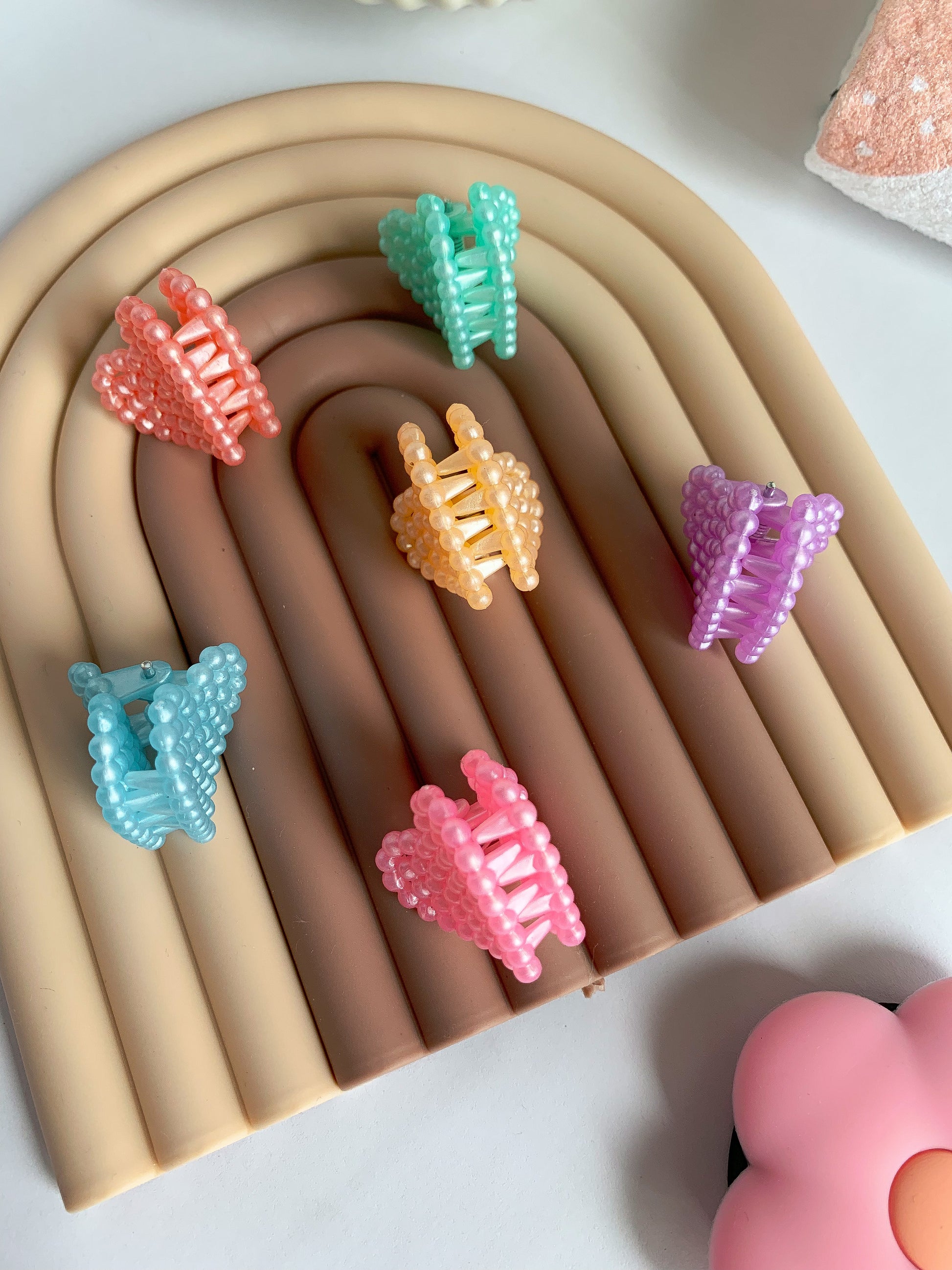 A pack of 6 small, romantic and tender heart claw clips. Each set comes with one of each color: blue, pink, purple, light orange, teal, and rose.