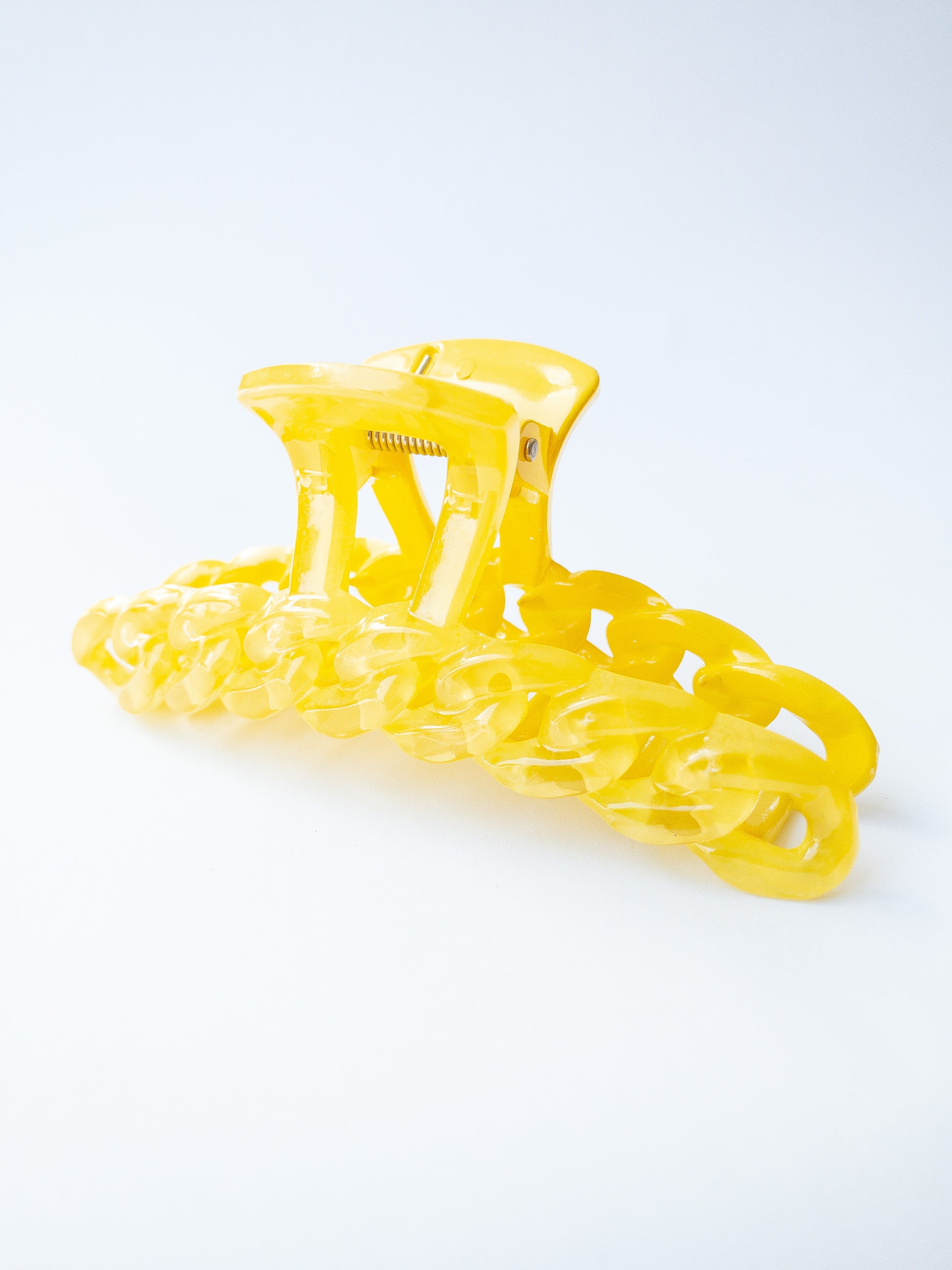 The brightest chain link hair claw clip in the most delectable candy hue! This yellow hair claw is large in size and strong enough to sweep up your hair in a messy updo. You're going to want one in every color!