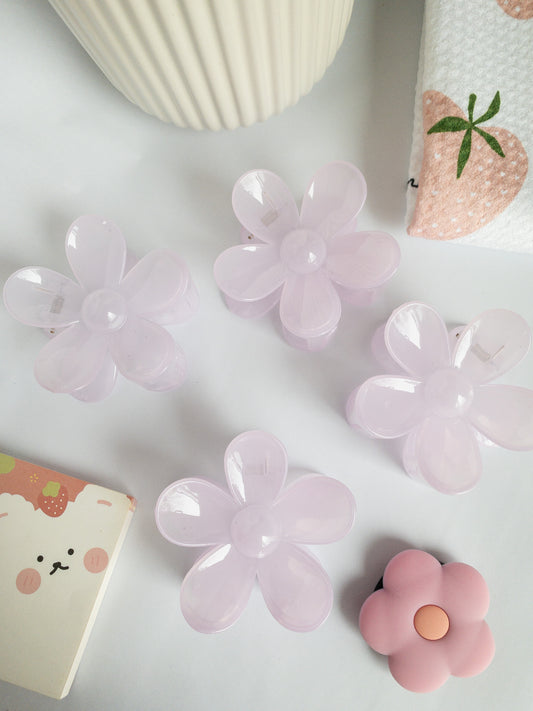 The prettiest yogurt jelly, ethereal flower hair claw! This hair claw is a medium size, great for half up styles or an updo. A beautifully subtle semi-translucent shade of macaron purple to primp up your hair.