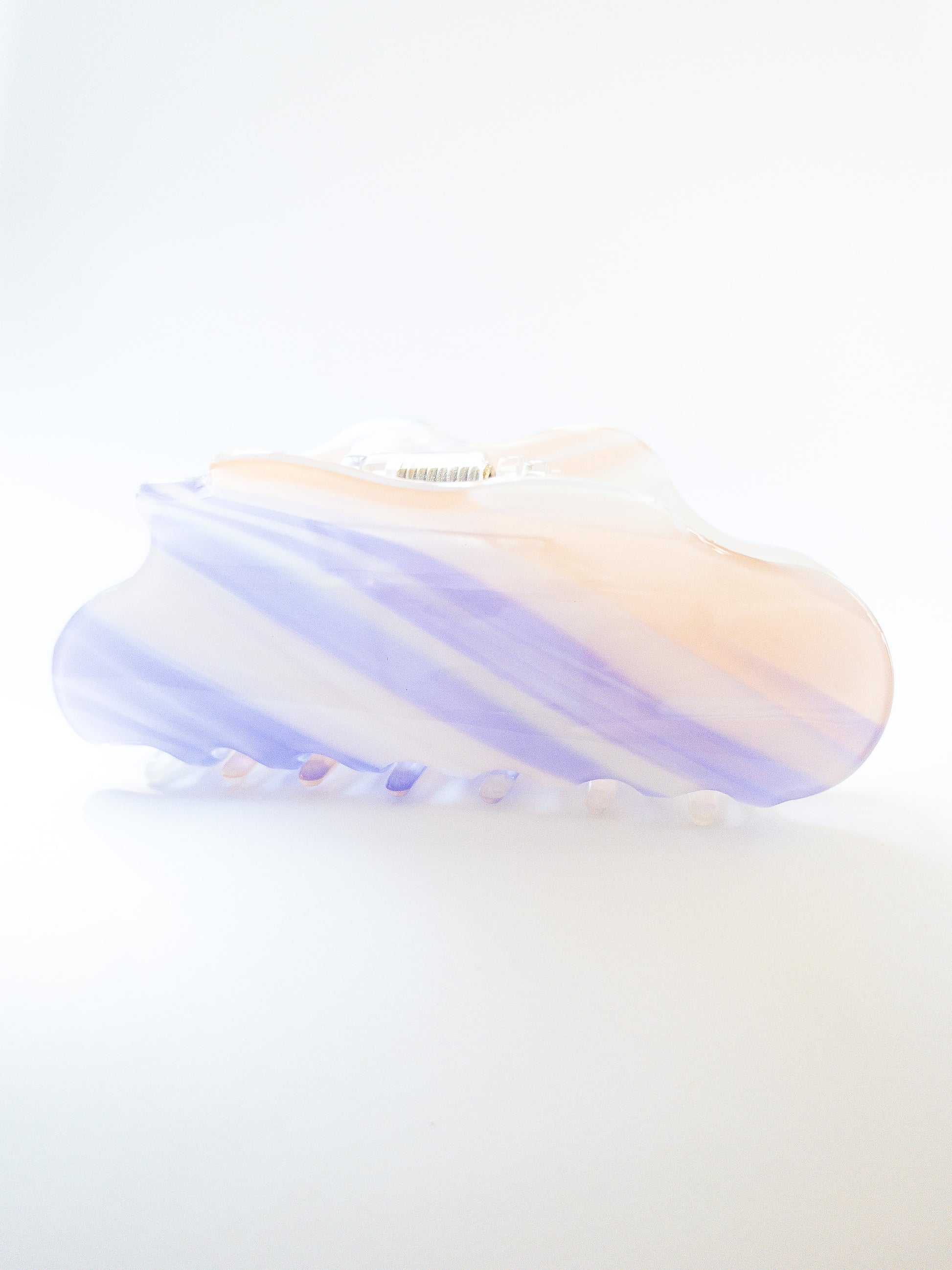 A gorgeous resin acetate cloud shaped hair claw. Each hair claw has unique, beautiful flecks, shimmer and plum purple color. What prettier way to clip back your hair than this dreamy cloud hair claw clip. 