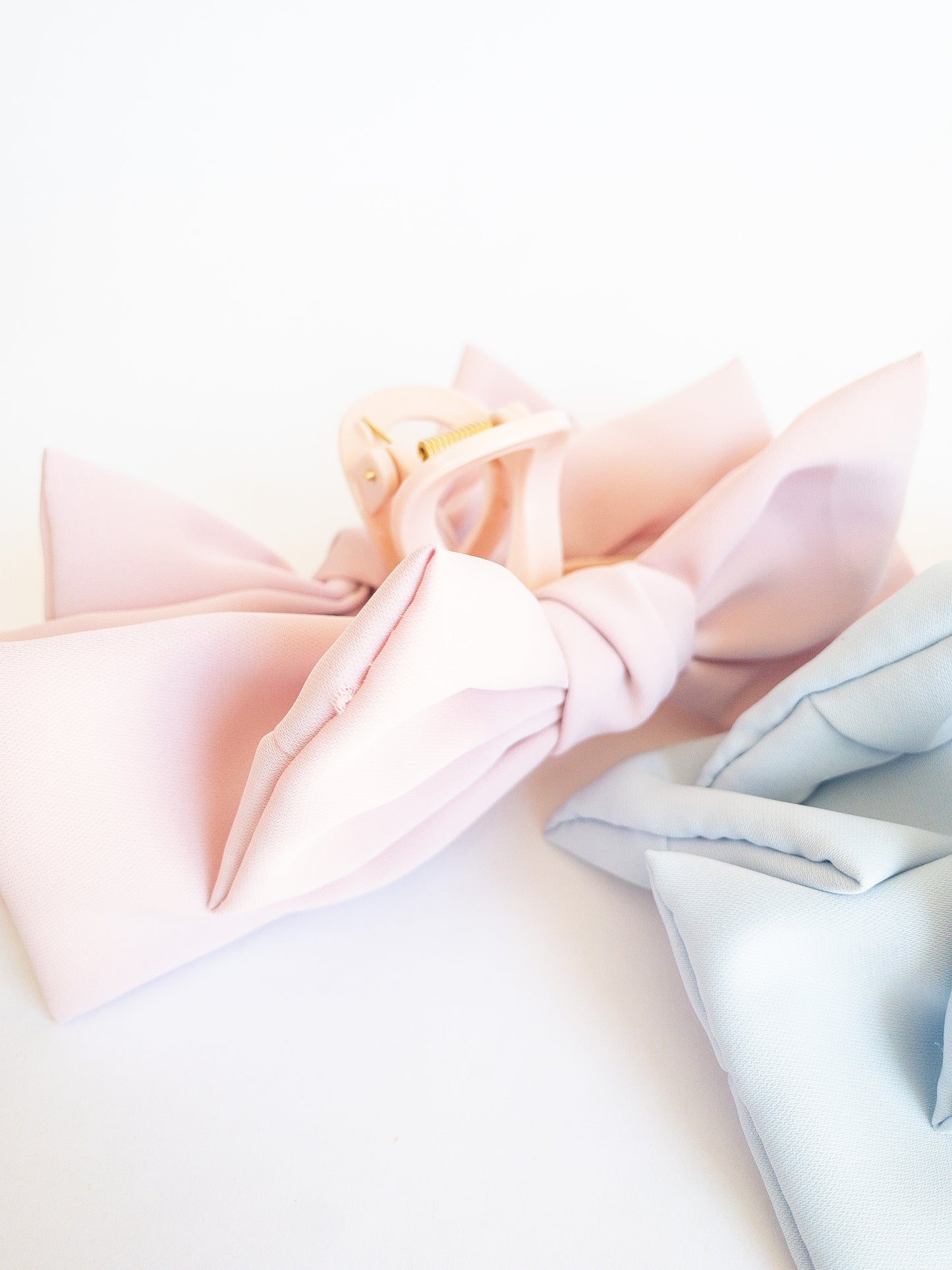 Put a bow on you, you're a gift!  This jumbo bow hair claw in a soft blush pink is for those girly days. When you want to frame your face with little wispy bangs and secure it with a pretty bow.