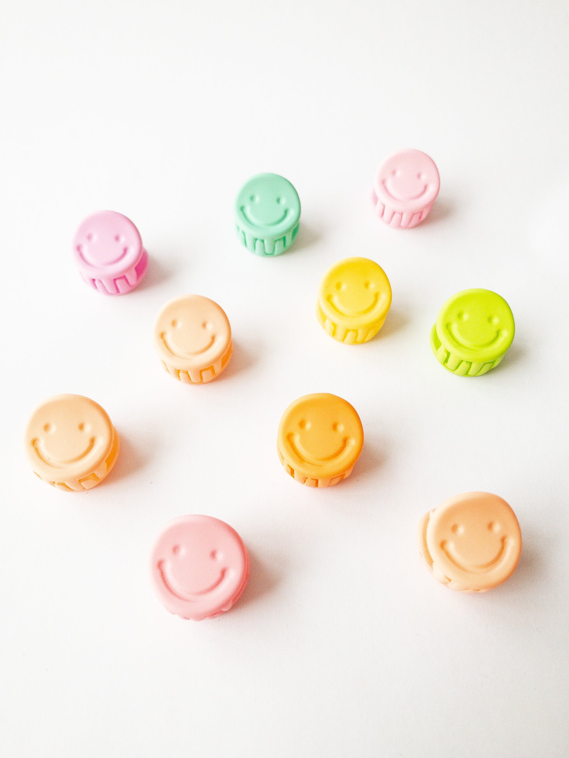 A 10-pack assortment of happy little smiley face hair claws. These are not mini sized but a little bigger at .75" in length. They're strong and stay in place and come in a variety of pretty frosted colors.