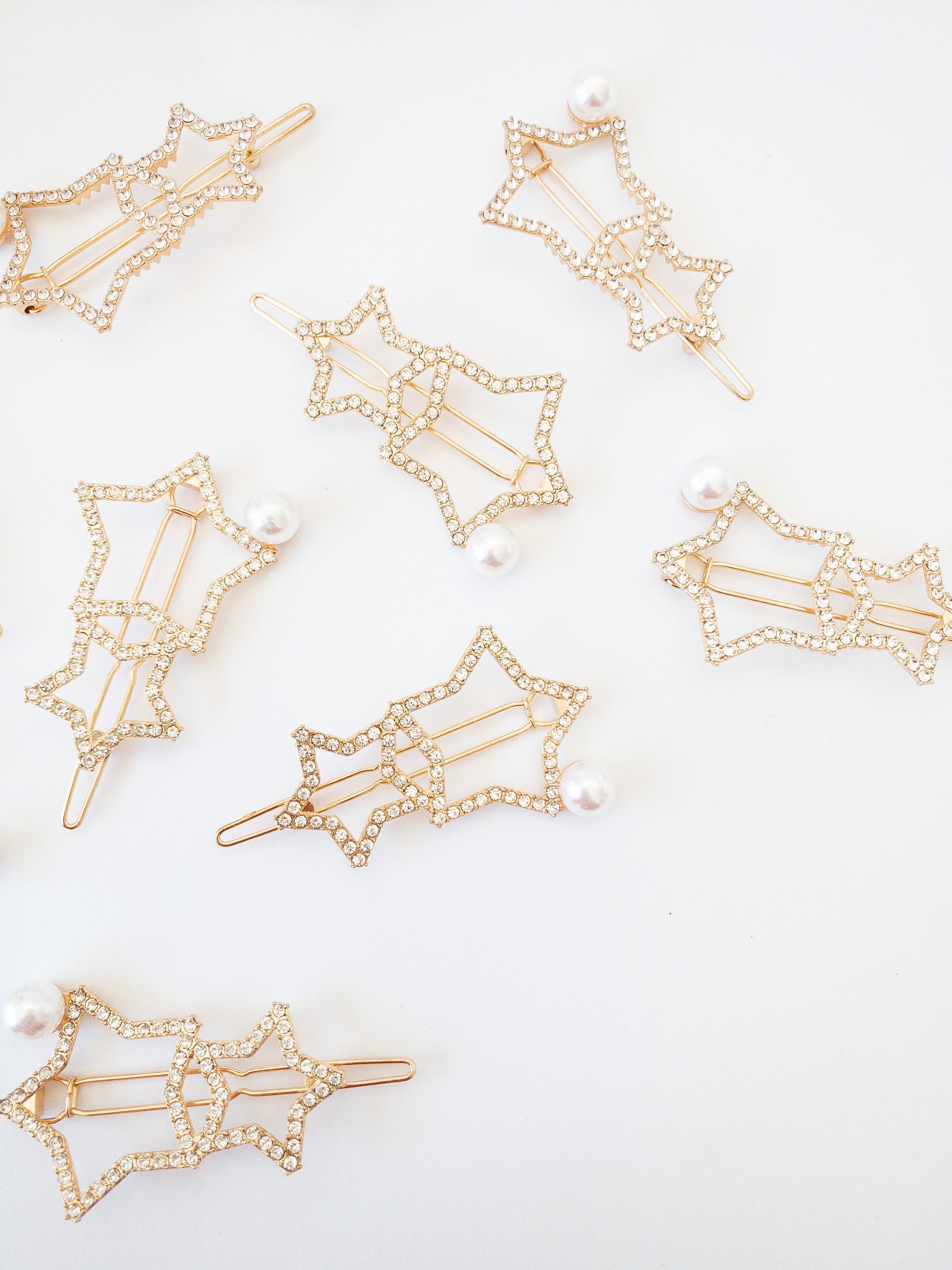These gorgeous golden hair clips add a shiny, pretty touch to your hair! Each set comes with a duo of stars with a single pearl and a beautiful pearl-laden crescent moon. The hinge clip makes it great for holding back a side part or adding to an updo. 