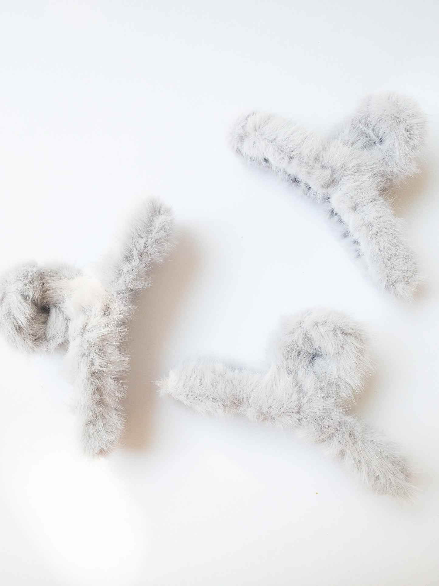 Just pure softness in a hair claw. Each transparent loop hair claw is wrapped in a furry soft light blue gray fabric for those easy to grab, messy hair days.
