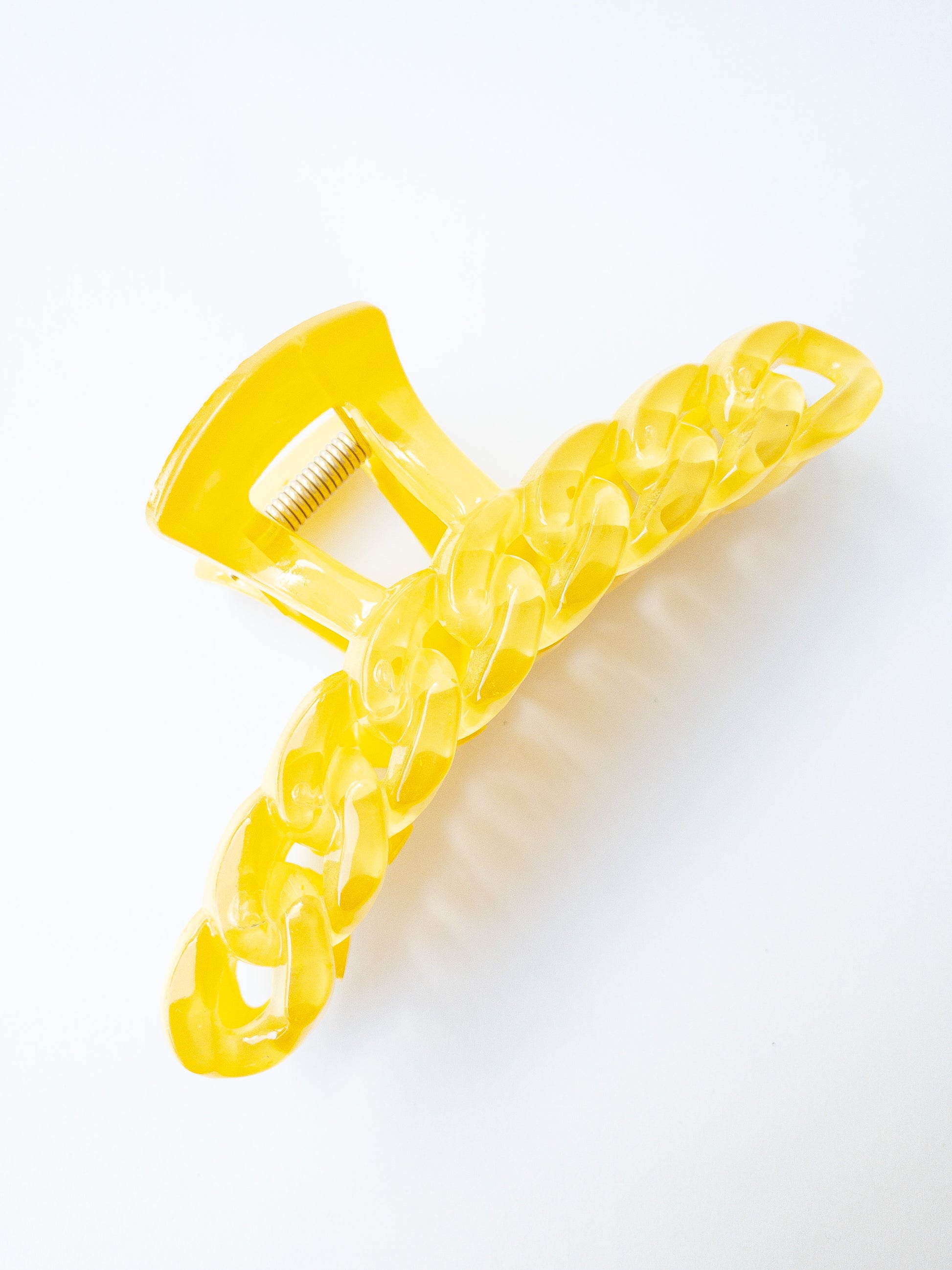 The brightest chain link hair claw clip in the most delectable candy hue! This yellow hair claw is large in size and strong enough to sweep up your hair in a messy updo. You're going to want one in every color!