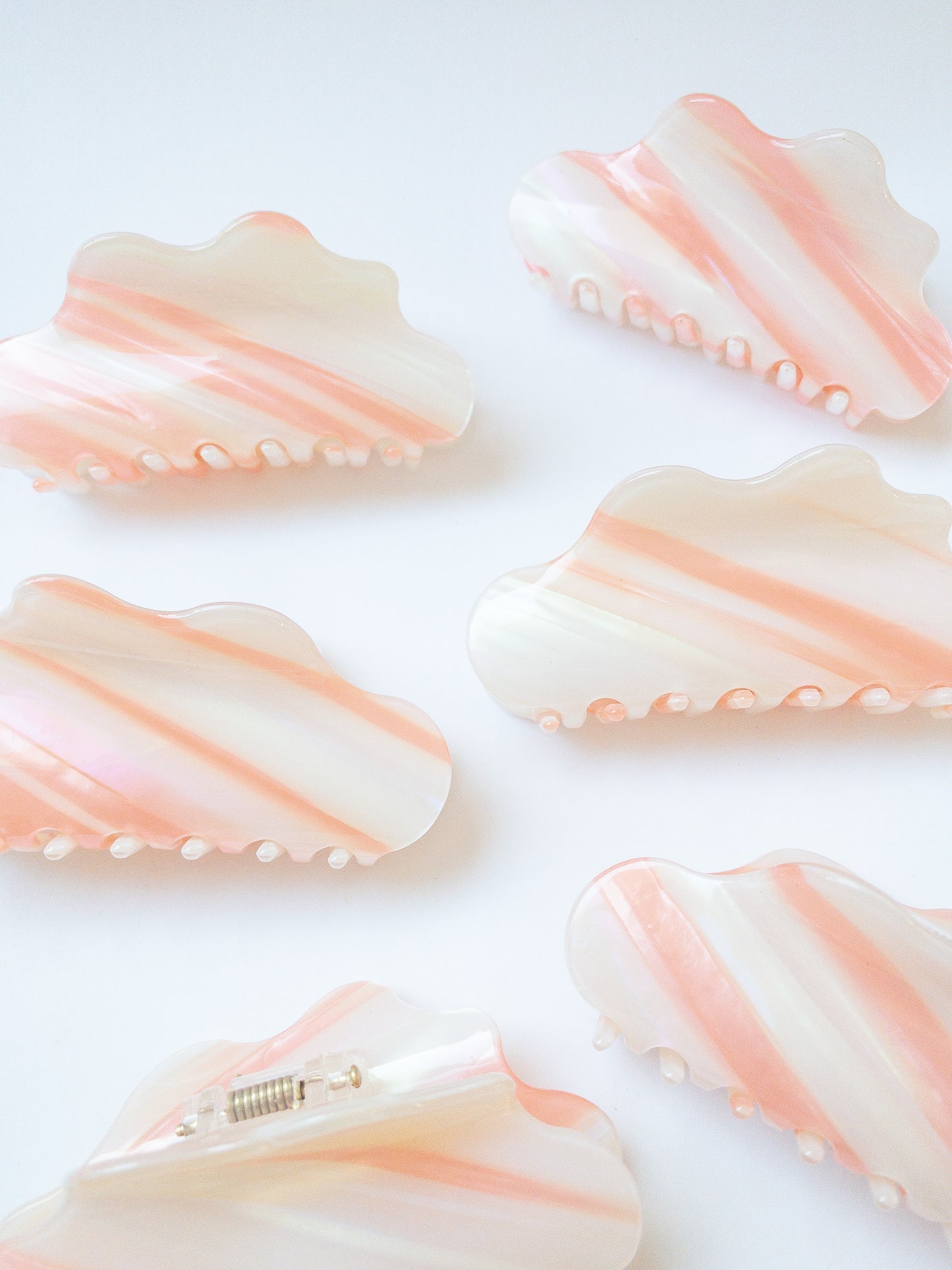 A gorgeous resin acetate cloud shaped hair claw. Each hair claw has unique, beautiful flecks, shimmer and peach pink color. What prettier way to clip back your hair than this dreamy cloud hair claw clip. 