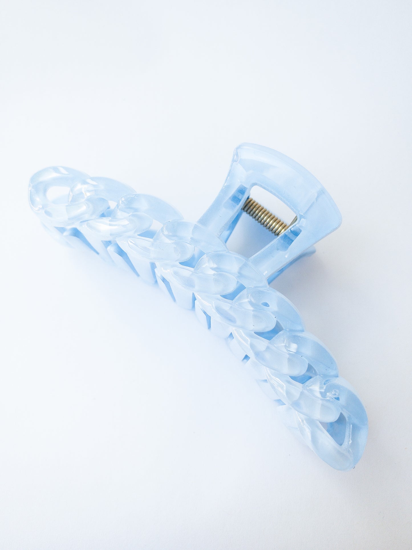 The brightest chain link hair claw clip in the most delectable candy hue! This blue hair claw is large in size and strong enough to sweep up your hair in a messy updo. You're going to want one in every color!
