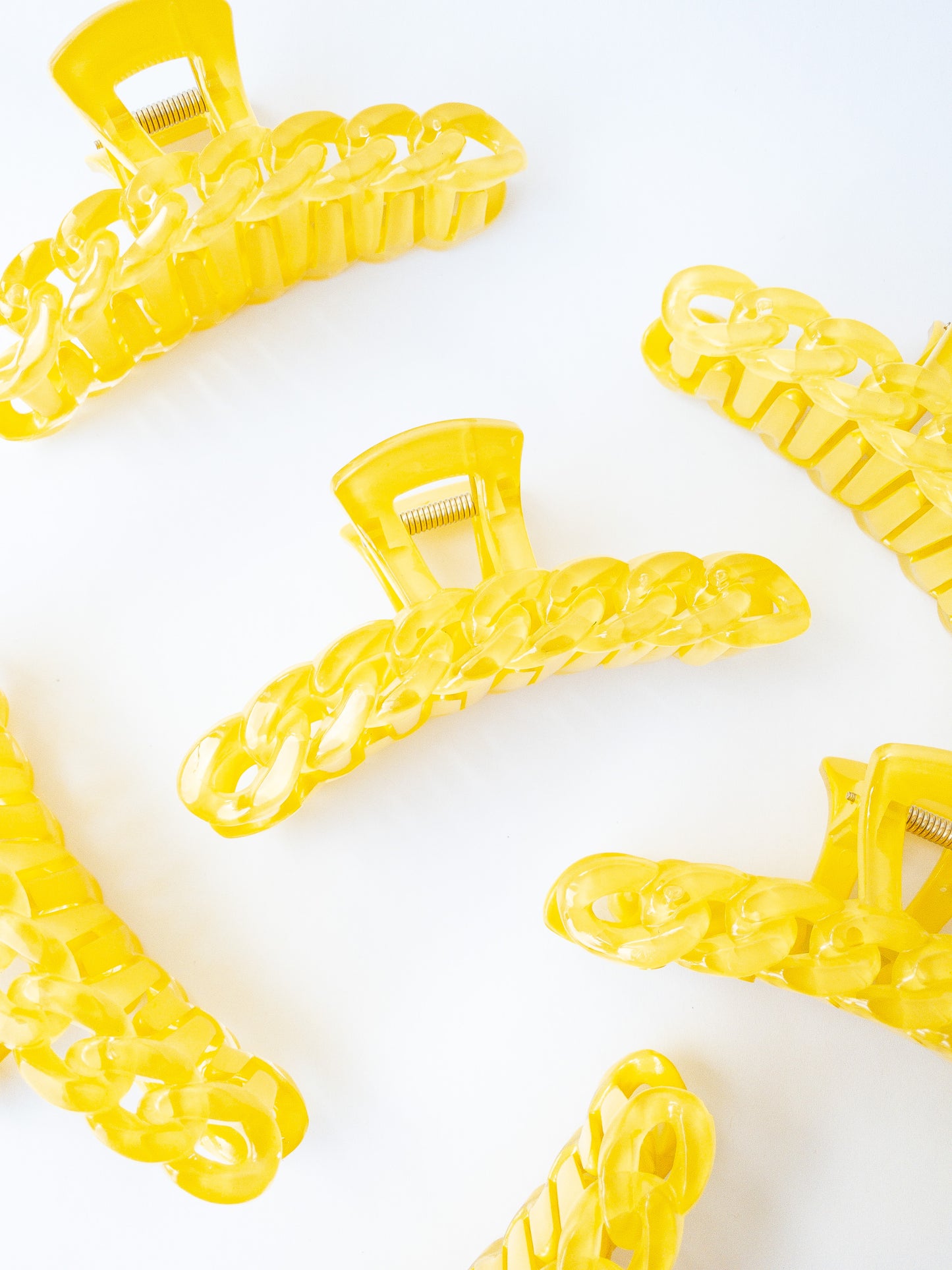 The brightest chain link hair claw clip in the most delectable candy hue! This yellow hair claw is large in size and strong enough to sweep up your hair in a messy updo. You're going to want one in every color!