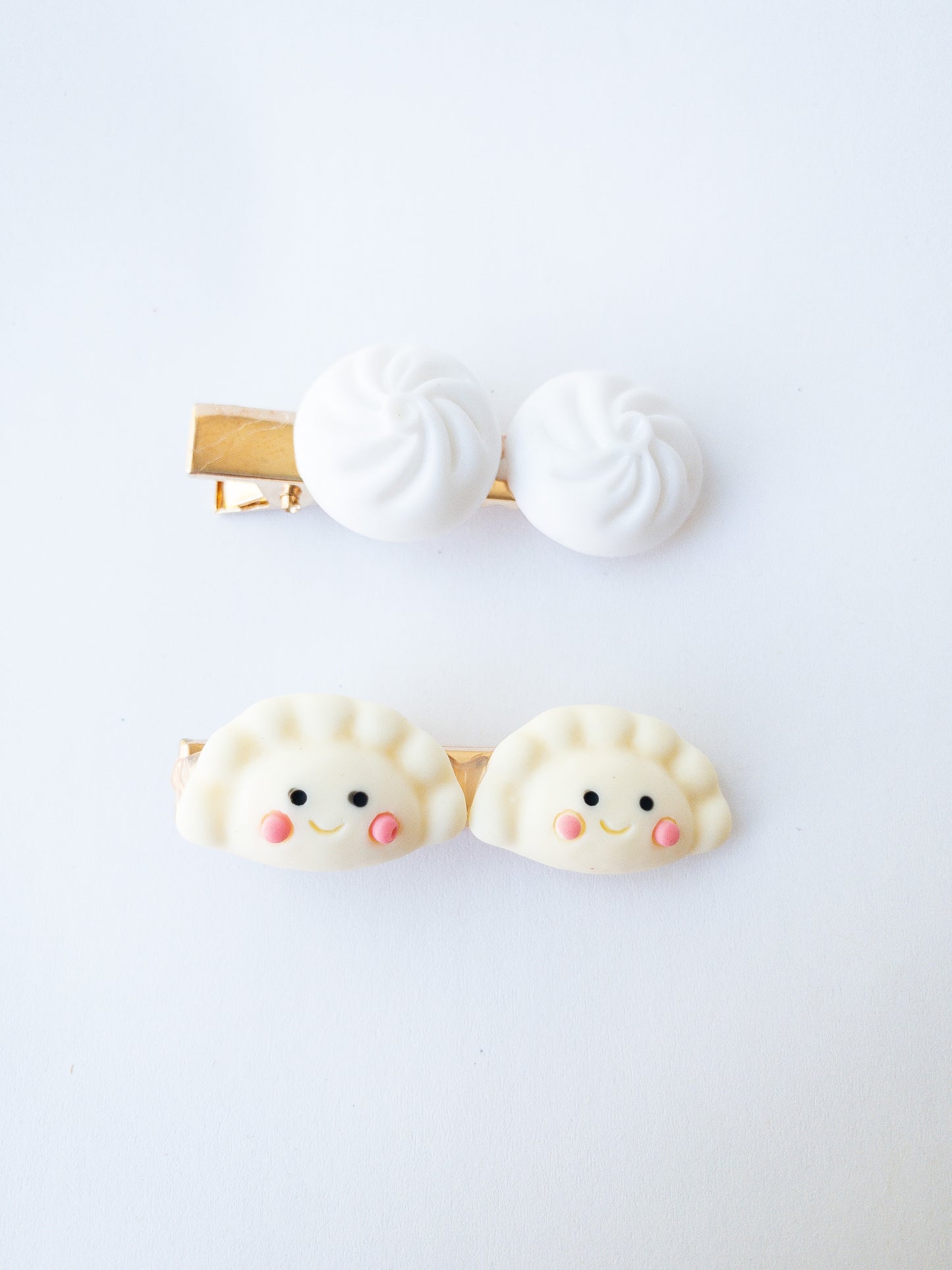 Is there anything cuter than these happy mandu dumplings and a set of bao buns? Each set comes with one mandu hair clip and one bao bun hair clip. 